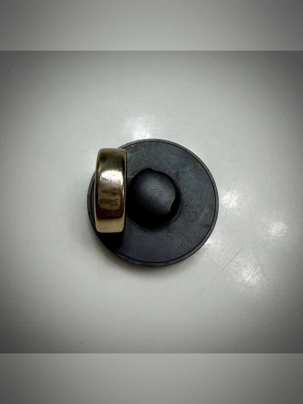 Oura Ring Gen 3 Heritage – Gold, Size 9 - Picture 2 of 5